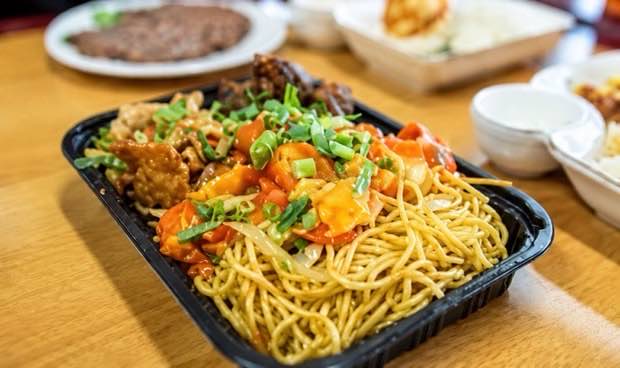 Fashion Wok combo tray with lo mein, tomato and egg and wok-fried chicken