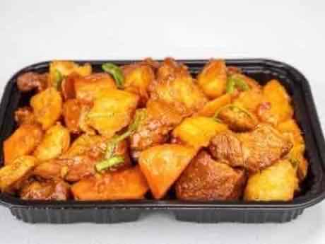 Braised pork with potatoes in savory sauce