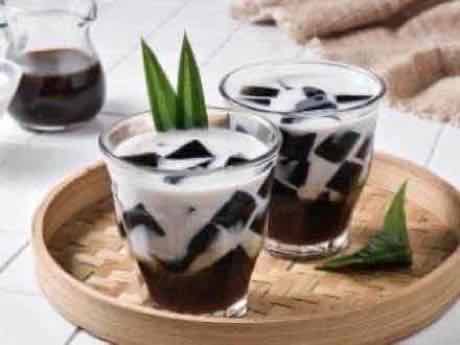 Coconut milk with grass jelly dessert drink