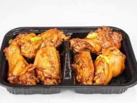 Cola-braised chicken wings with glossy sauce