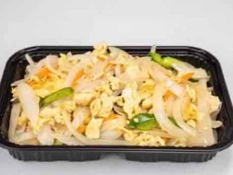 Stir-fried eggs with sweet onions